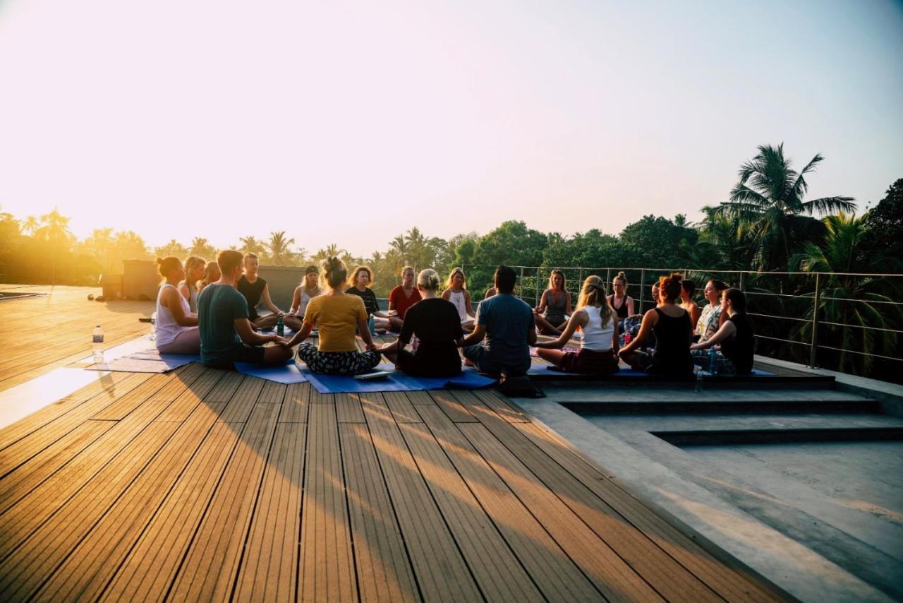 The Salty Pelican Yoga & Surf Retreat Dikwella Esterno foto