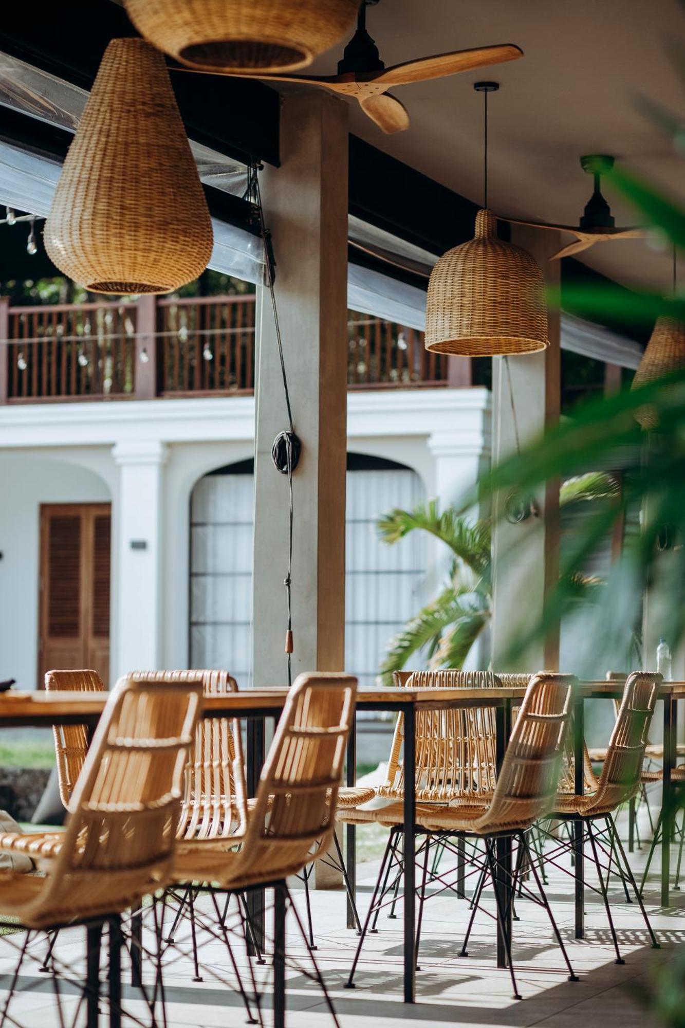 The Salty Pelican Yoga & Surf Retreat Dikwella Esterno foto